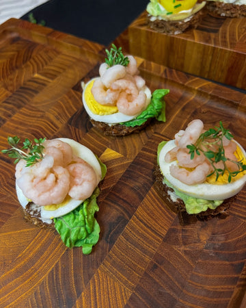 Smørrebrød with shrimps